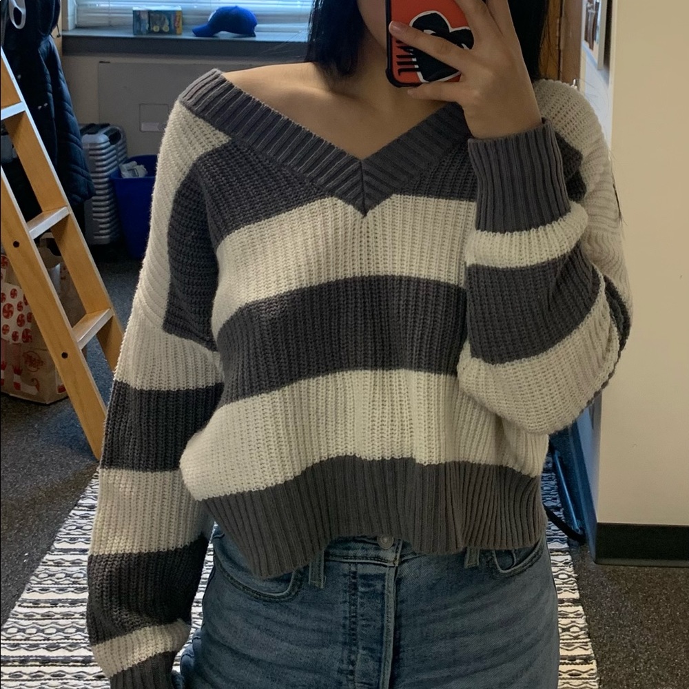 American Eagle sweater